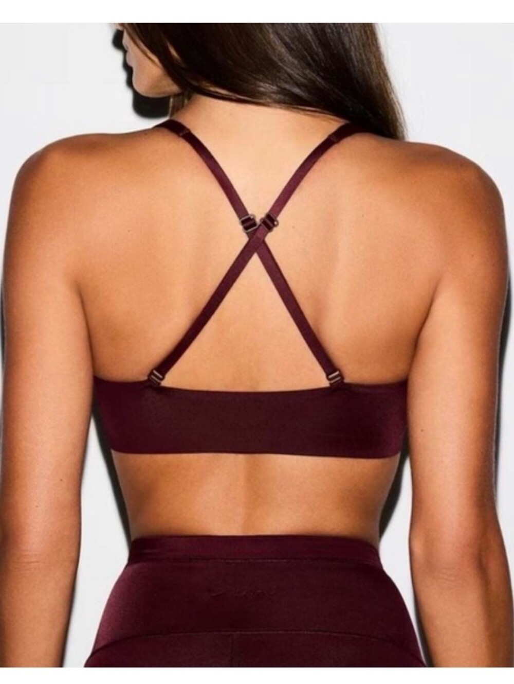 NikeSkims Shine V-Neck Bra - Picture 2 of 8